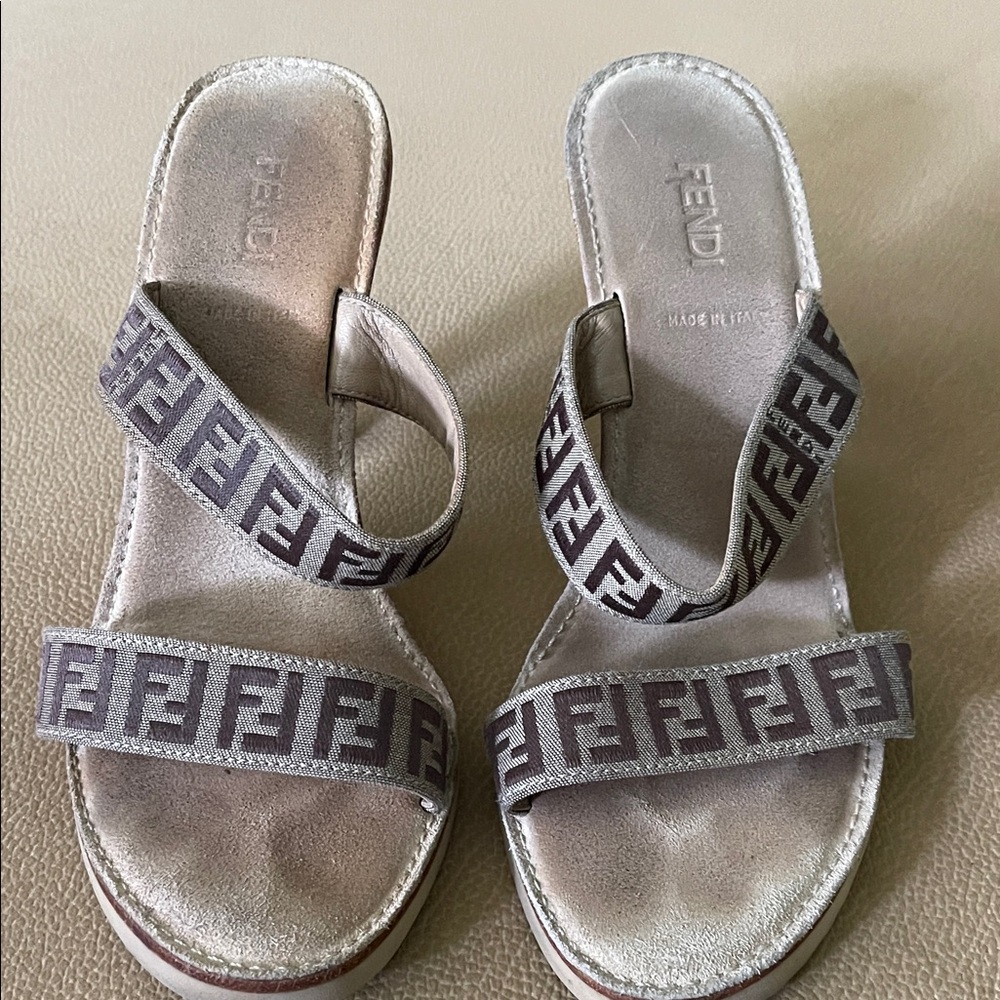 Fendi Women's Tan and brown  Logo Sandals